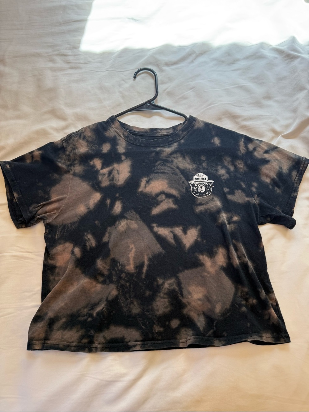 Tie-Dye Cropped Tee with Smokey Bear Logo - Black/Brown